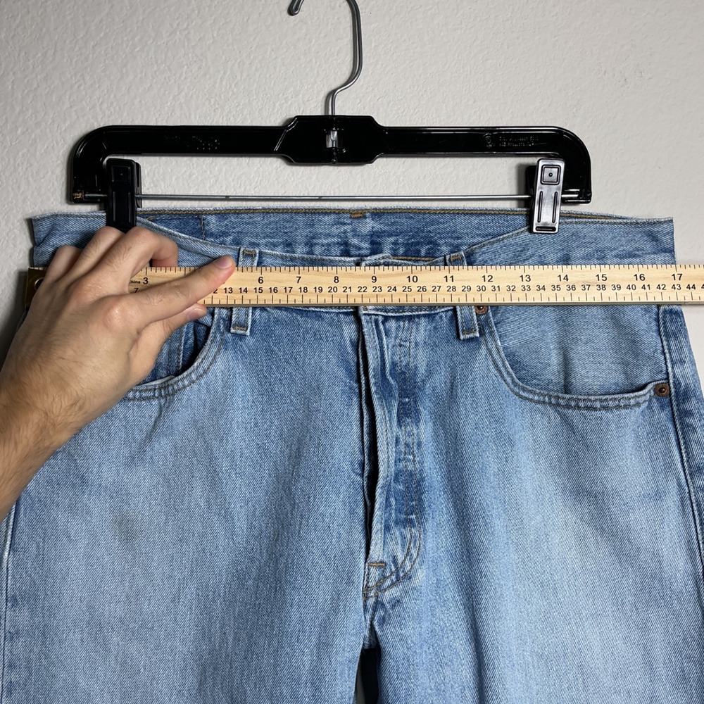 Levis 501 Original Fit Jeans Mens 34x30 Light Wash VTG XX Button Fly Straight - Picture 6 of 11